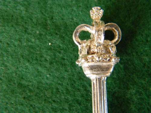 "WOW" Stunning collector spoon of the Crown from London in silver . In good condition.