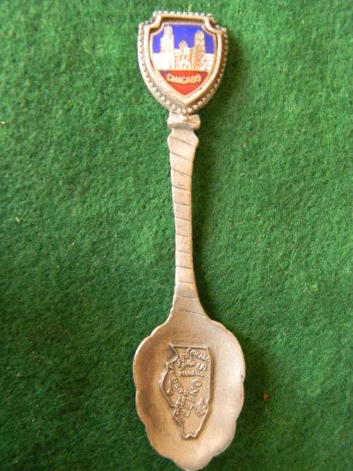 Stunning collector spoon of Chicago. In good condition.(pewter)