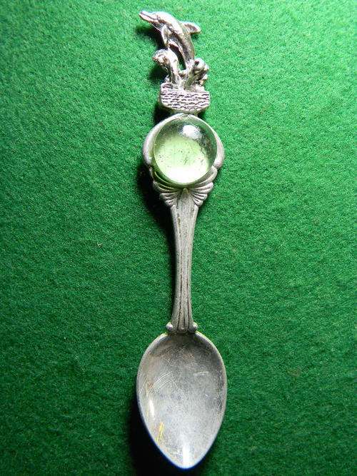 Stunning  collector spoon with Dolphin with gem stone. Made in New Zealand. In good condition.