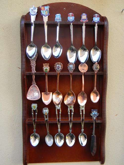 WOW 18 Souvenir spoons from all around the world with rack for only one bid.