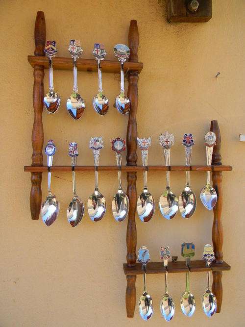 "WOW" 16 Stunning collector spoons from around the world with free rack. In good condition.