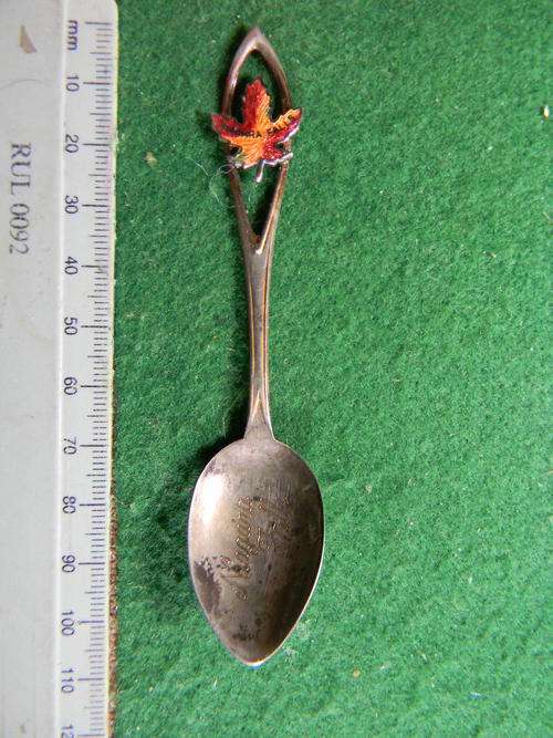 Stunning collector spoon As per Picture (Niagana Falls)nickel silver BMCO made in canada