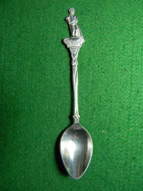 Stunning   souvenir spoon of Bruxelles with Hallmark `Argente`. In excellent condition.