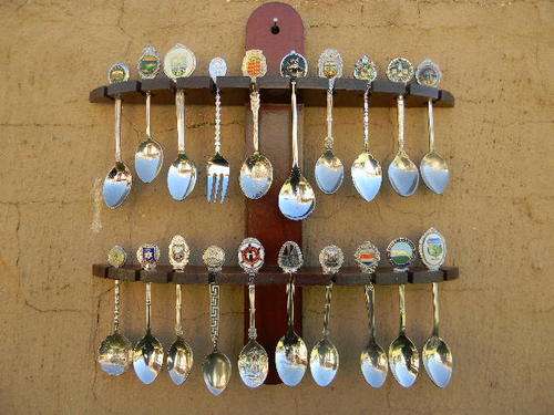 WOW 20 Souvenir spoons from all around the world with rack for only one bid.(antic )