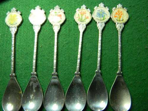 WOW 6  Souvenir spoon as per picture (show wear)(silver plated)