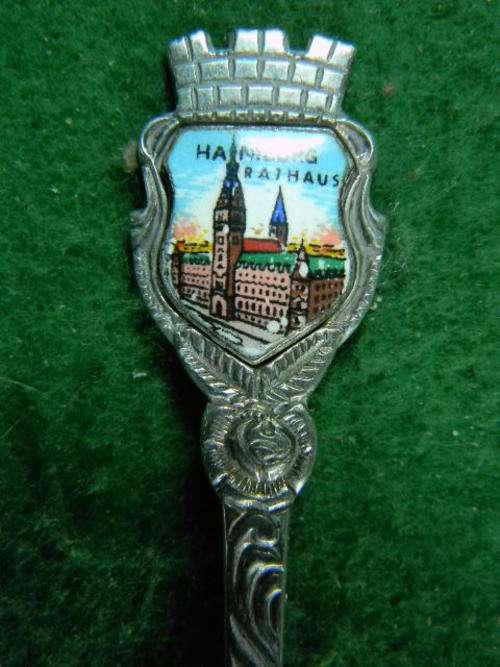What a Lovely souvenir spoon of Hamburg Rajhaus. In good condition.(100)Silver Antico