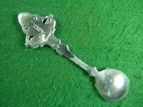 Antique souvenir spoon of George (exquisite plate)