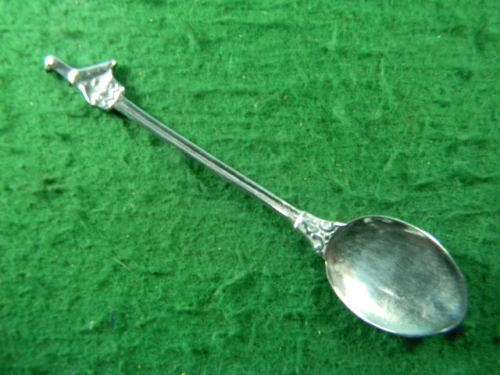 Souvenir spoon of  an Bird Silver plated in good condition