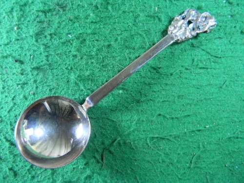 Elefant  spoon  yellow copper in good condition  as per pictures