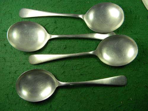 4 Vintage soup spoonsSipelia Sheffield England  in good condition  silver plated as per pictures