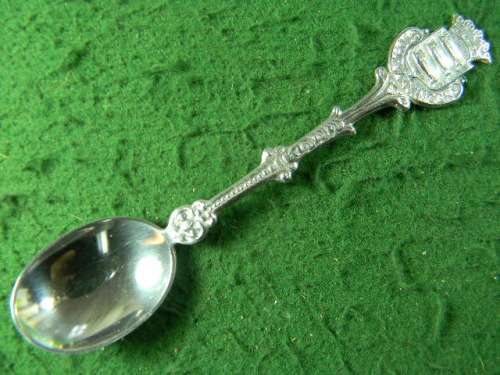 Nederland spoon in good  condition as per pictures 90 silver plated