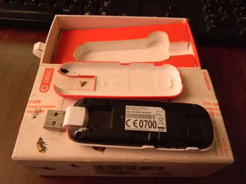 LTE 4G Vodacom modem the swiwel are fixed fastway R100.00