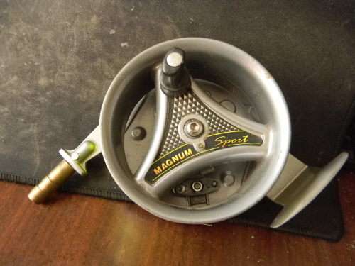 magnum sport fishing reel in good condition with line postage R110.00