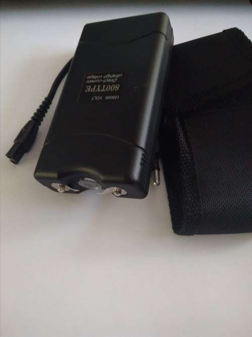 Taser with flashlight