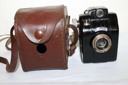 Genos 'Special' Vintage Bakelite Camera with Original Bag.