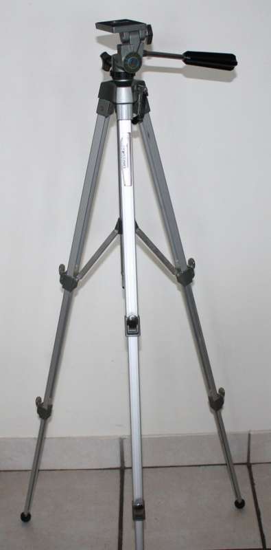 Tripod-Topman-CHM-101-'Heavy Duty'-Missing screw on camera base-As per photo.