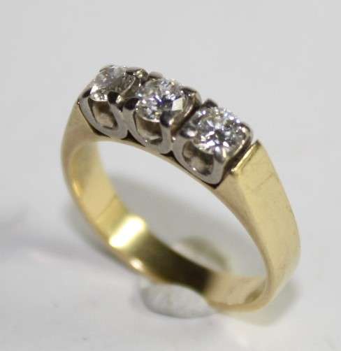 18ct Gold and Diamond Ring
