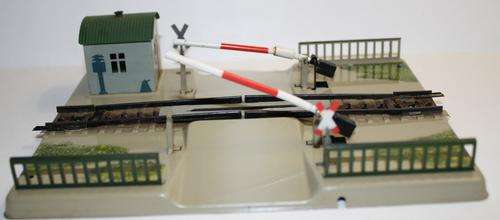 Marklin Machanically-Operated Level Crossing-7390