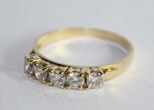 18ct Gold and Diamond Ring-set with 0.75 ct Diamonds-Colour H-Purity-Vs