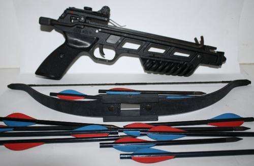 Defender Crisbow-80Lbs Pistol Crossbow with 10x Aluminium Bolts.