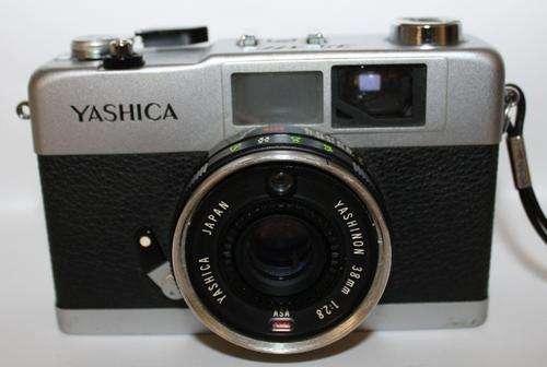 Yashica 35-ME..with Carrying Bag and Instruction Booklet.