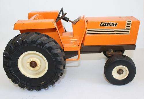Fiat Metal Tractor-24cm Long...wheels turn with steering.