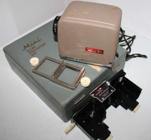 **Minolta Mini 35**Slide Projector..Excellent Condition...Original Case..Working