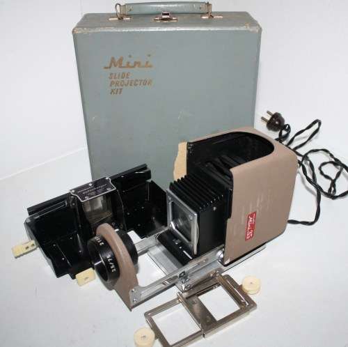 **Minolta Mini 35**Slide Projector..Excellent Condition...Original Case..Working