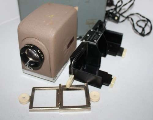 **Minolta Mini 35**Slide Projector..Excellent Condition...Original Case..Working