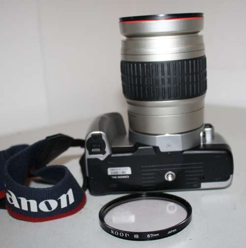 **Canon EOS 300v**(Rebel) S.L,R. 35mm Camera...Excellent Condition