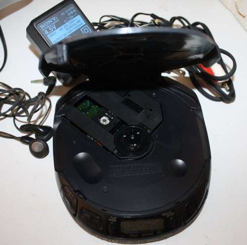 **Sony Discman D151** "Digital Mega Bass"Excellent Sound with SennheiserHD 21 2Pro Head Phones