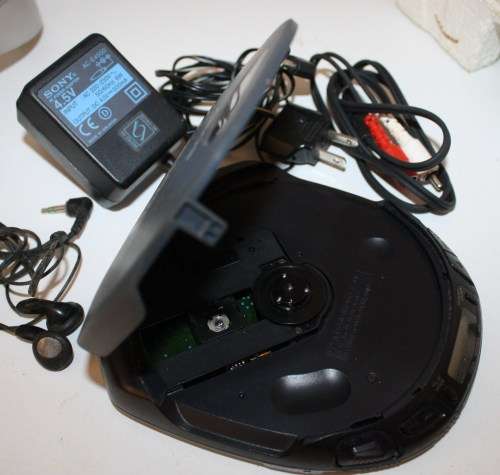 **Sony Discman D151** "Digital Mega Bass"Excellent Sound with SennheiserHD 21 2Pro Head Phones
