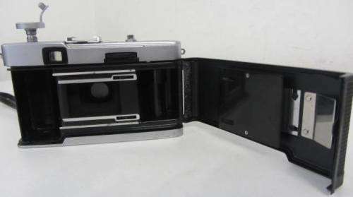**Olympus Trip 35**....Lens Clean..Shutter Fires...Incl Bag.