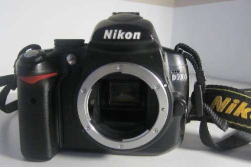 **Nikon D5000** Camera Body,Excellent Condition,Swiveling Screen,Fully Operational,Incl Charger.