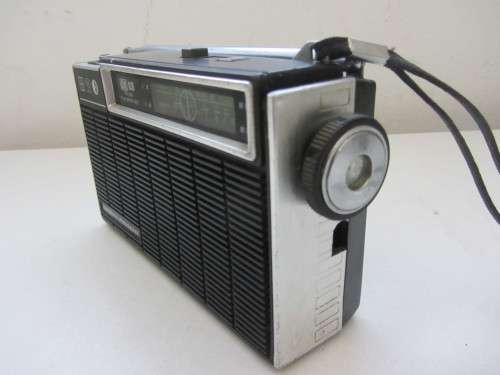 **National Panasonic**Portable Radio FM/SW-GX-636-Switches On-Does Not "Tune"..15.5x9.5cm