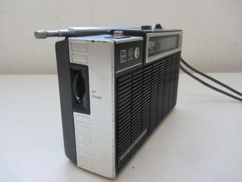 **National Panasonic**Portable Radio FM/SW-GX-636-Switches On-Does Not "Tune"..15.5x9.5cm