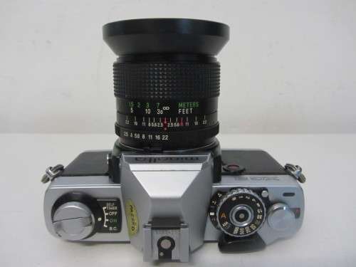 **Minolta XG-2**-Auto Wide-Angle 28mm 1:2.5 Vivitar Lens Plus Vivitar 70-150mm 1:3.8 Auto Zoom Lens