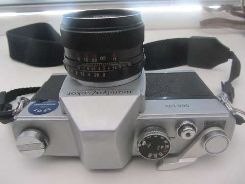 **Mamiya/Sekor 500 DTL**35mm Film Camera-Auto Mamiya/Sekor 1:2 f=50mm Lens Plus Centon Zoom and Tele