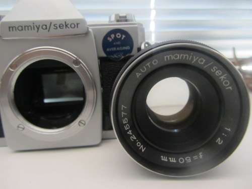 **Mamiya/Sekor 500 DTL**35mm Film Camera-Auto Mamiya/Sekor 1:2 f=50mm Lens Plus Centon Zoom and Tele