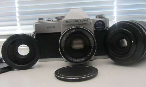 **Mamiya/Sekor 500 DTL**35mm Film Camera-Auto Mamiya/Sekor 1:2 f=50mm Lens Plus Centon Zoom and Tele