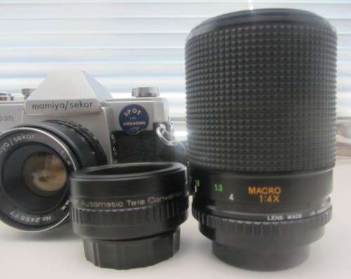 **Mamiya/Sekor 500 DTL**35mm Film Camera-Auto Mamiya/Sekor 1:2 f=50mm Lens Plus Centon Zoom and Tele