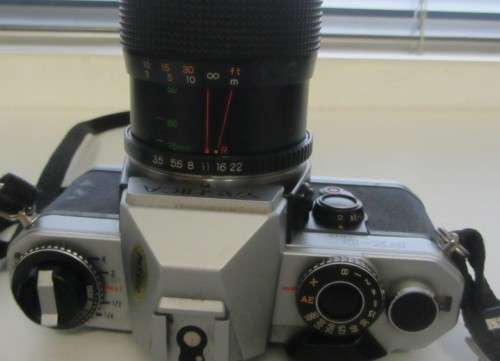 **Yashica FX-D**Quartz Classic 35mm S.L.R.  Yashica ML Zoom 42-75mm 1:3.5-4.5 Lens