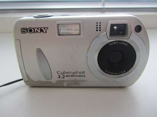 **Cybershot Sony**Mpegmovie VX-Sony Digital 3.2 Mega Pixels.
