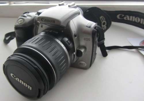 Canon EOS 300 D Digital Camera-Canon EF-S 18-55mm 1:3.5-5.6 Lens-Incl Charger Instructions Caps