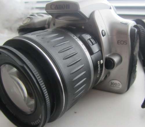 Canon EOS 300 D Digital Camera-Canon EF-S 18-55mm 1:3.5-5.6 Lens-Incl Charger Instructions Caps