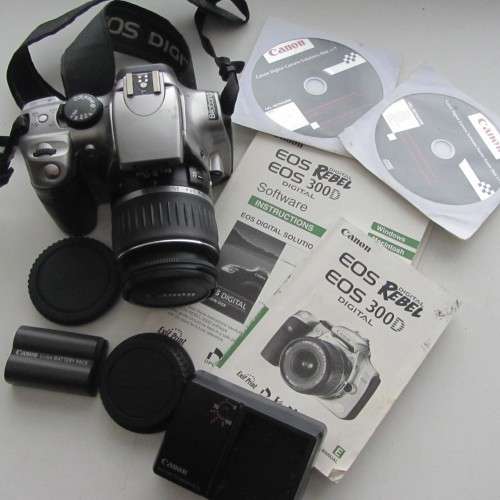 Canon EOS 300 D Digital Camera-Canon EF-S 18-55mm 1:3.5-5.6 Lens-Incl Charger Instructions Caps