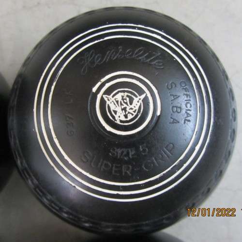 Hemselite Bowls-Super Grip Size 5 (637LX) Plus Bowls Carrying Bag.