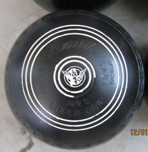 Hemselite Bowls-Super Grip Size 5 (637LX) Plus Bowls Carrying Bag.