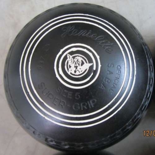 Hemselite Bowls-Super Grip Size 5 (637LX) Plus Bowls Carrying Bag.