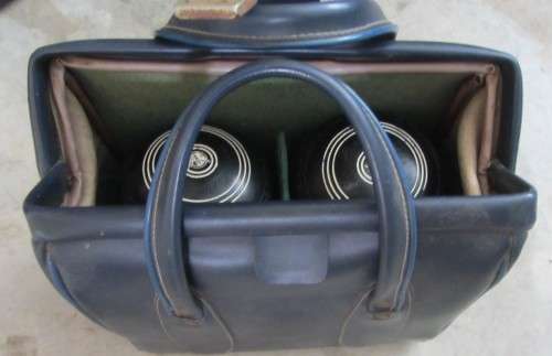 Hemselite Bowls-Super Grip Size 5 (637LX) Plus Bowls Carrying Bag.